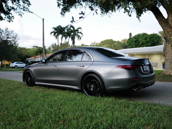 2022 S580 Selenite Grey Magno/ 21" Black AMG Wheels