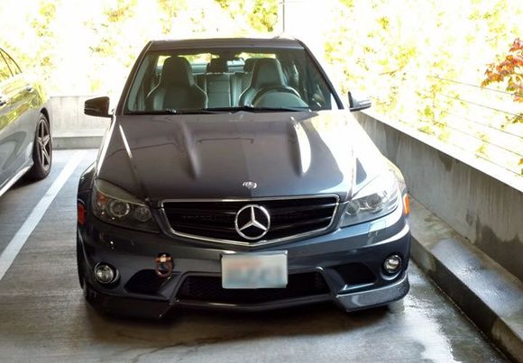 2010 Mercedes Benz C63. Gloss black grill wrap.