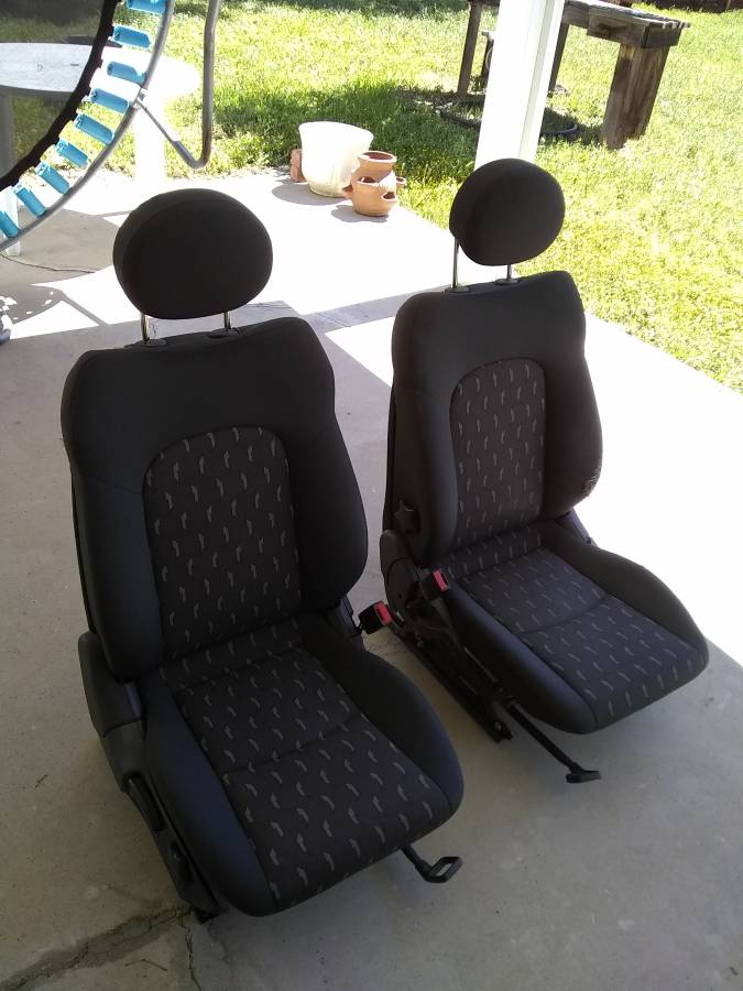 Interior/Upholstery - 2 Front Seats for 2002 to 2005 Mercedes C230 Sport Coupe - Used - 2002 to 2005 Mercedes-Benz C230 - Porter Ranch, CA 91326, United States