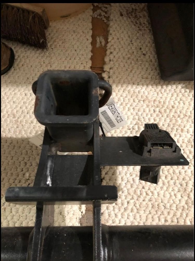 Exterior Body Parts - W164 factory trailer hitch, $100 - Used - 2006 to 2022 Mercedes-Benz ML350 - Framingham, MA 01701, United States