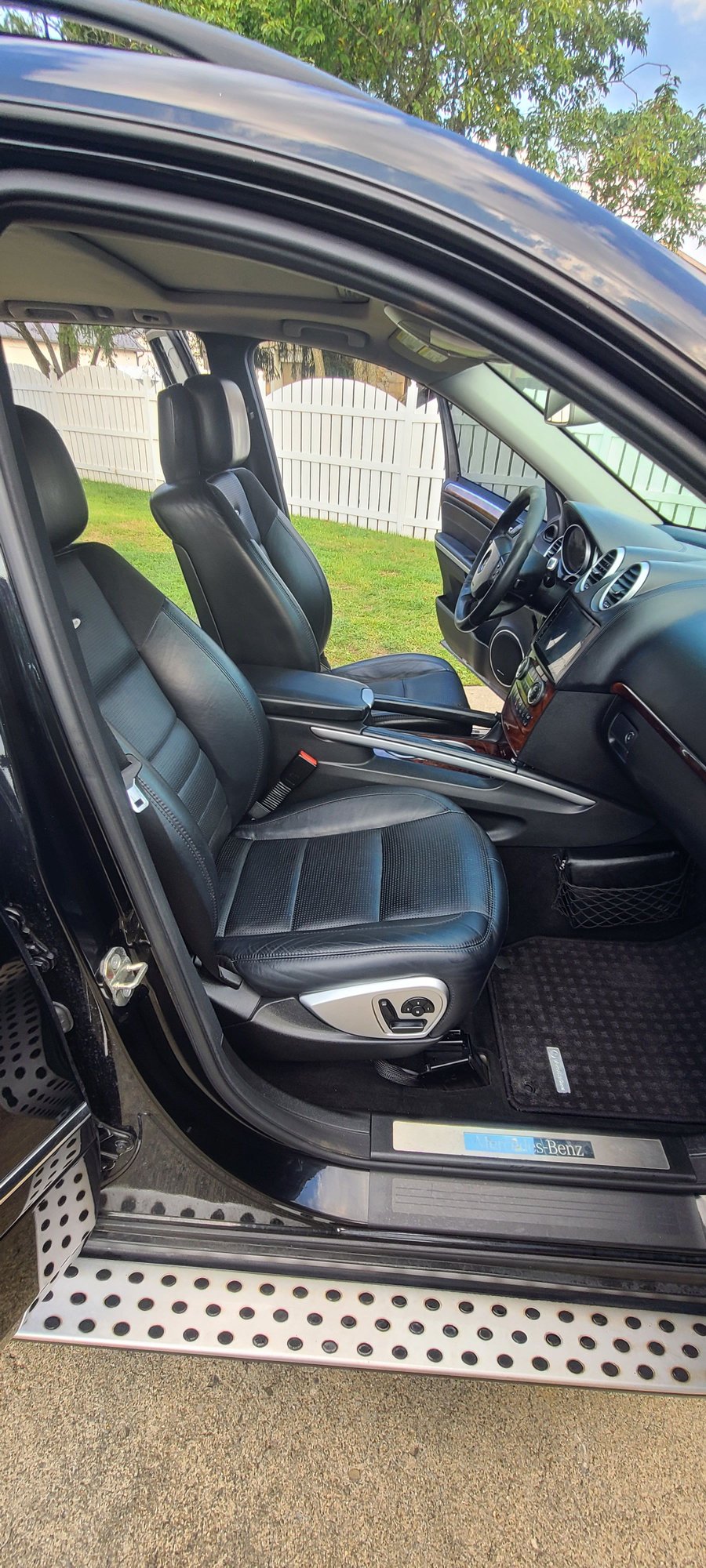2008 Mercedes-Benz ML63 AMG - Super Clean Low Mileage ML63 AMG - Used - VIN 4JGBB77EX8A356132 - 8 cyl - AWD - Automatic - SUV - Black - Canal Winchester, OH 43110, United States
