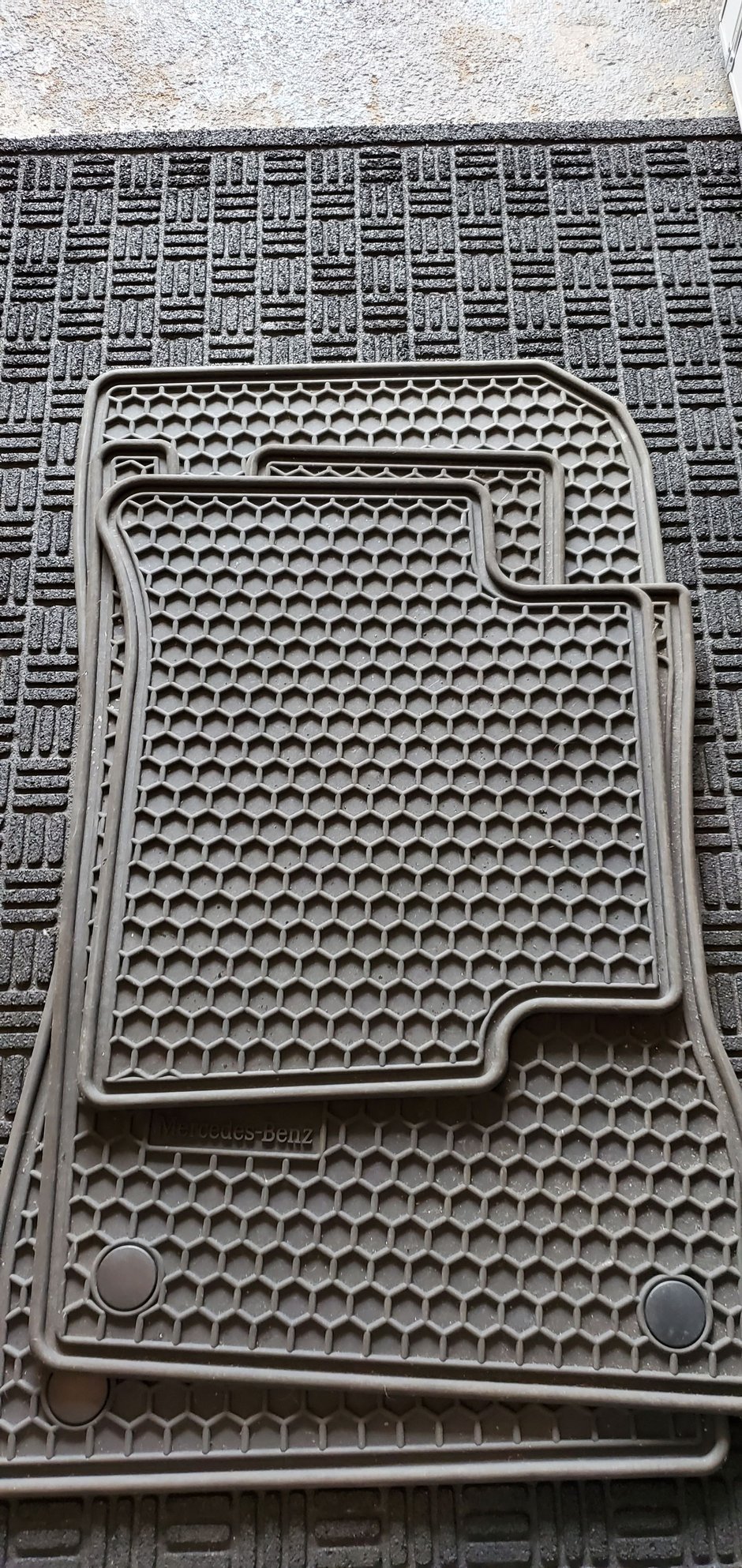 Accessories - w211 oem genuine rubber mats - Used - 2007 to 2009 Mercedes-Benz E63 AMG - Woodbridge Township, NJ 07067, United States