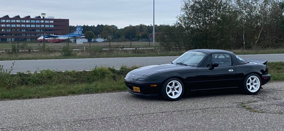 How the car looks in it's current form. Not much different compared to when it was in America, different wheels (I know, jr wheels, it's not permanent) and a Carbonmiata trunk with ducktail, carshop glow turning signals and Jass Lowprofile lights. All the other things are still the same.