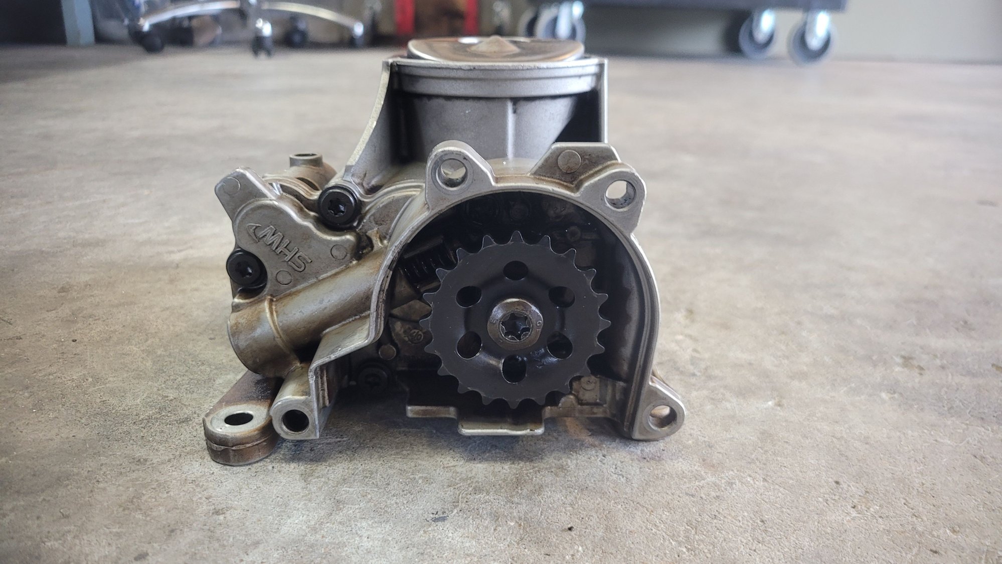 Engine - Internals - N14 oem oilpump amd gear - Used - 0  All Models - Greenfield, WI 53221, United States