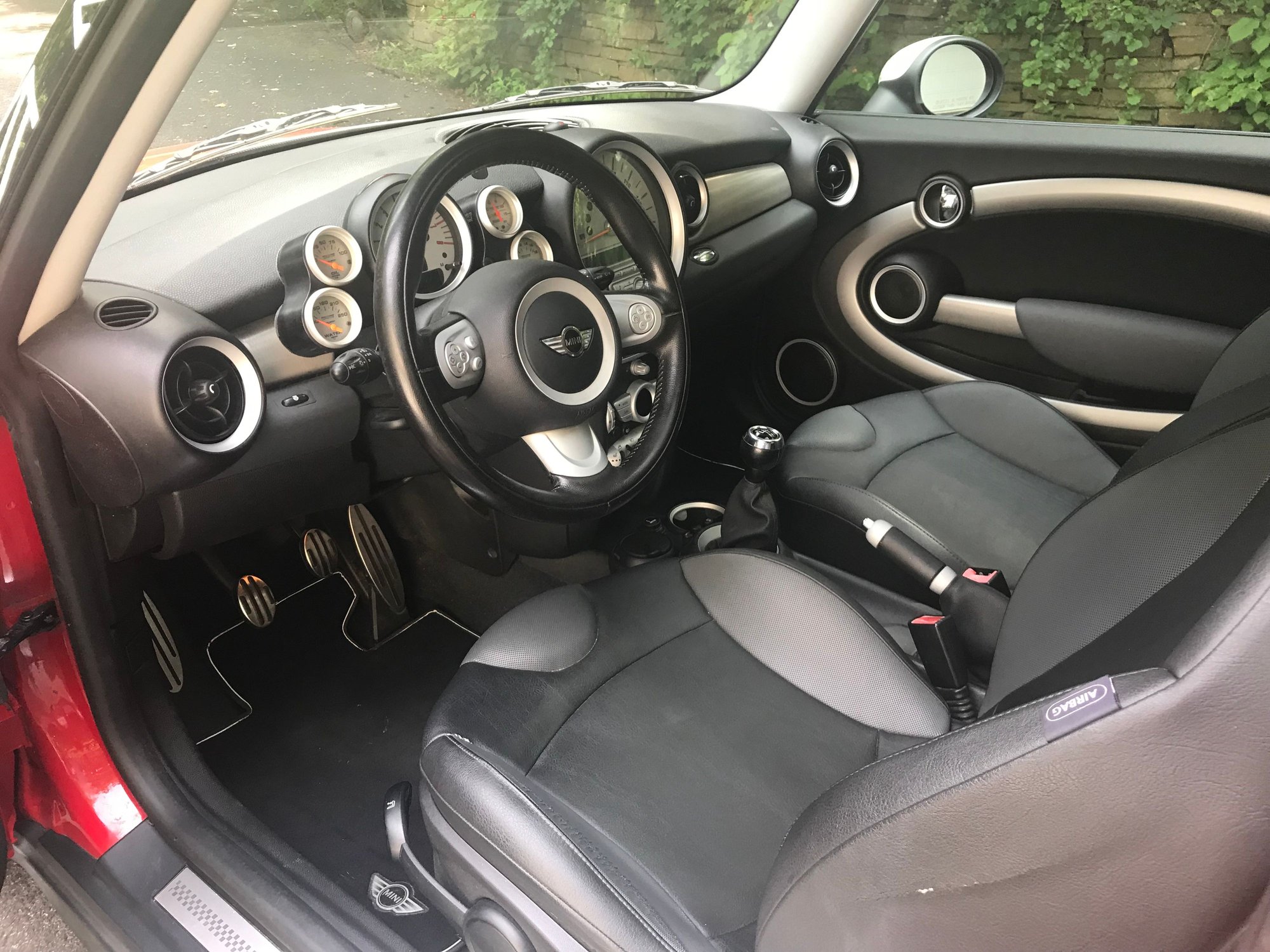 2009 Mini R56: "Mk II" Mini Hatch/Hardtop range - 2009 MINI Cooper S: Looks good, drives well, needs some TLC. - Used - VIN WMWMF73509TT95564 - 150,000 Miles - 4 cyl - 2WD - Manual - Hatchback - Red - Fallston, MD 21047, United States