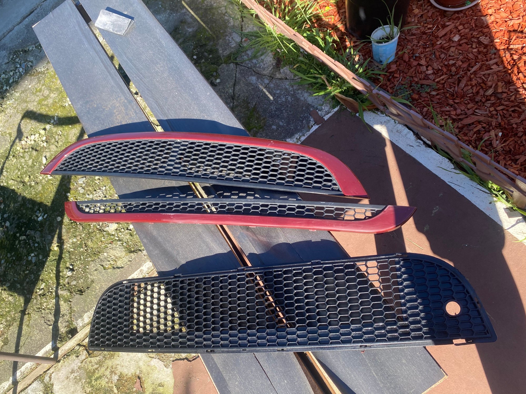 Exterior Body Parts - Complete oem aero grill set r53 mini - Used - 2002 to 2006 Mini Cooper - South San Francisco, CA 94080, United States