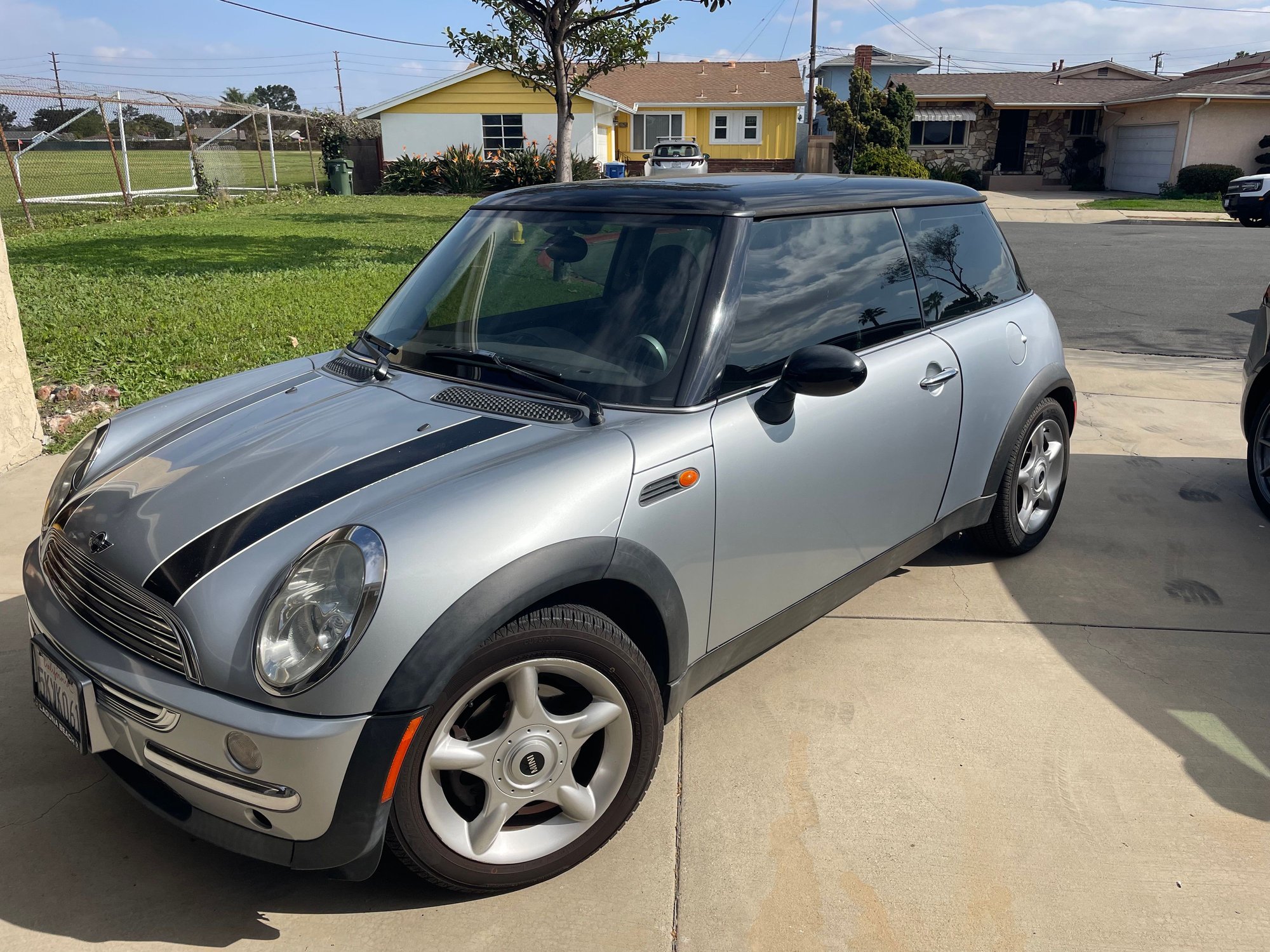 2003 Mini Cooper - 2003 Silver Mini Cooper Base Hardtop - Used - VIN WMWRC33453TC46592 - 4 cyl - 2WD - Manual - Coupe - Silver - Lawndale, CA 90260, United States