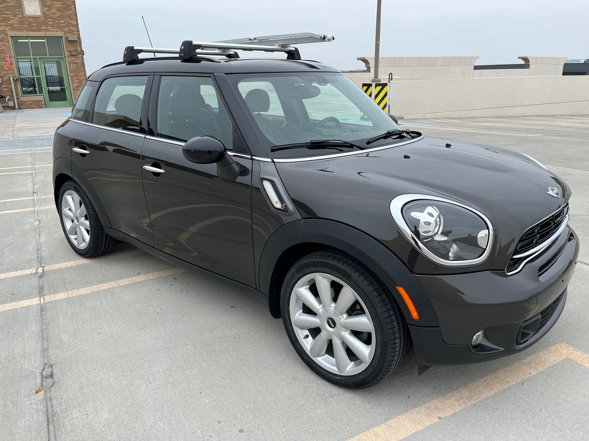 2016 Mini R60: Countryman - 2016 Countryman S, 6-speed - Used - VIN WMWZC3C51GWP53614 - 101,750 Miles - 4 cyl - 2WD - Manual - Hatchback - Gray - Royal Oak, MI 48067, United States