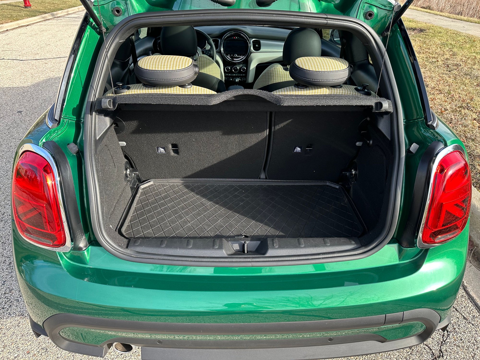 2024 Mini F56: Mini Hatch/Hardtop - 2024 Mini Cooper Hardtop 3-door 6spd - Green on Tan with Low Miles! - Used - VIN WMW33DH08R2U53099 - 12,900 Miles - 3 cyl - 2WD - Manual - Hatchback - Other - Madison, WI 53705, United States