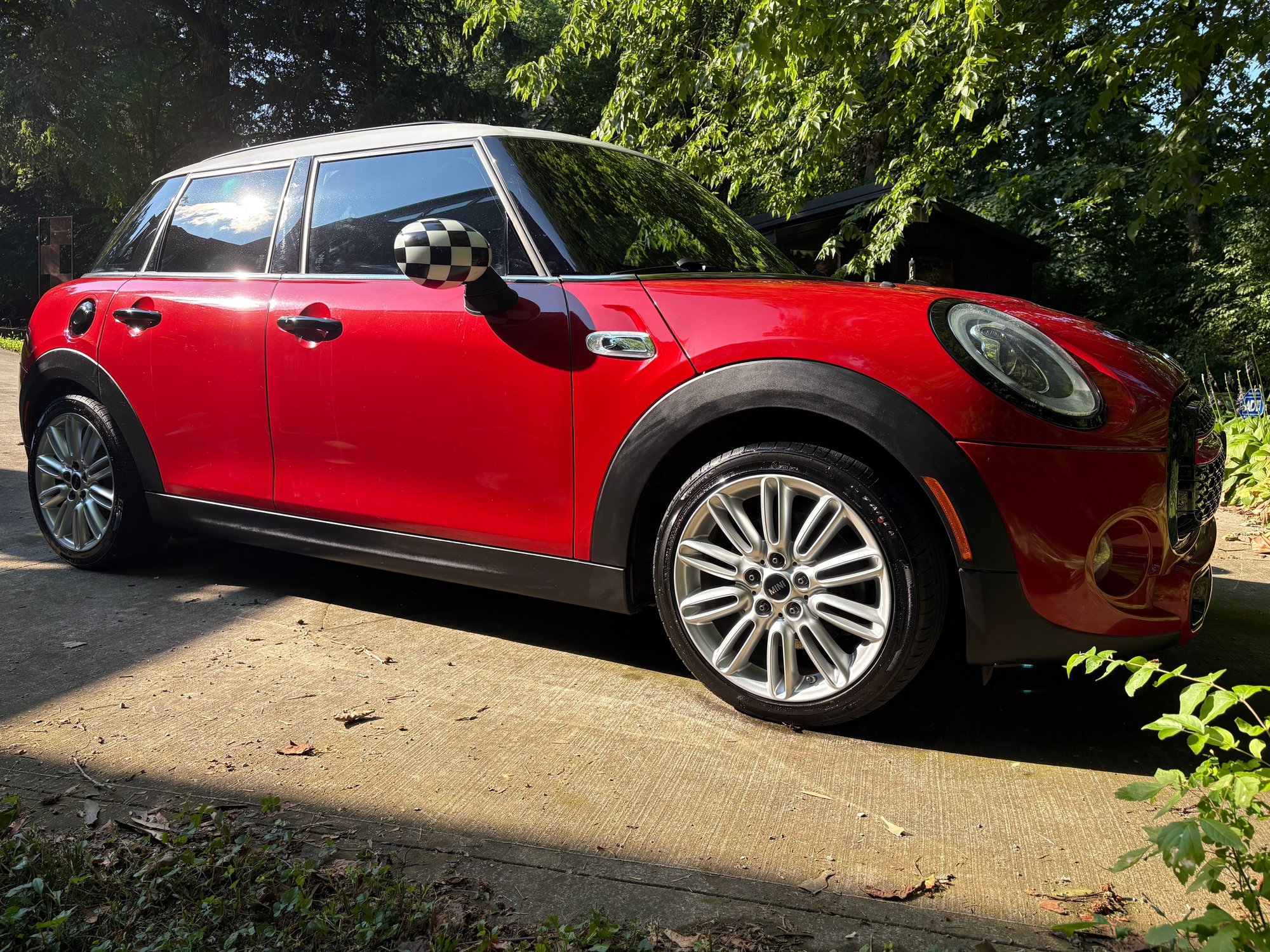 2015 Mini F55: 5-door Hatch - 2015 Mini Cooper S F55 - Used - VIN WMWXU3C50F2B61960 - 64,840 Miles - 4 cyl - 2WD - Manual - Hatchback - Red - Delaware, OH 43015, United States