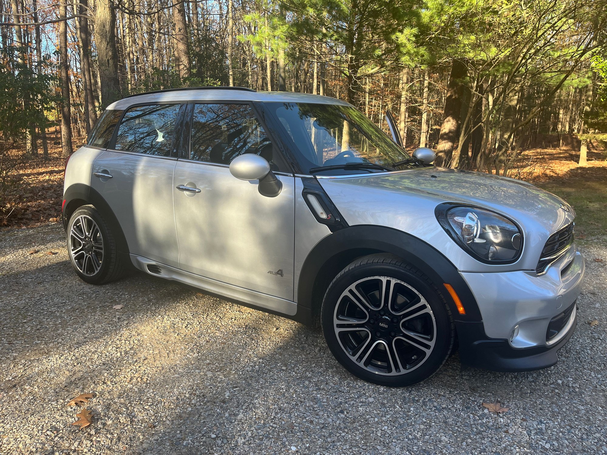 2015 Mini R60: Countryman - 2015 Mini Cooper Country S All4 - Loaded - Used - VIN WMWZC5C57FWP45821 - 111,180 Miles - 4 cyl - AWD - Automatic - SUV - Silver - Holland, MI 49423, United States