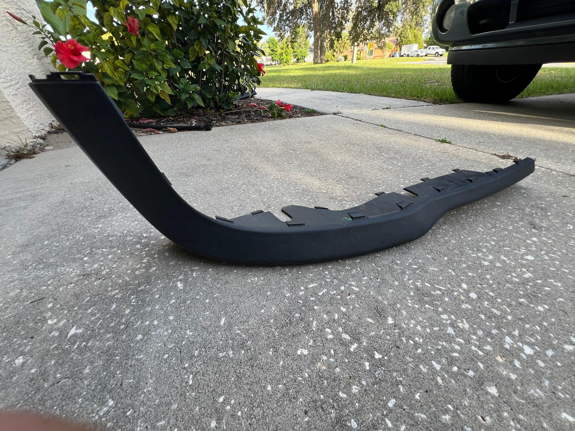 2008 Mini R56: "Mk II" Mini Hatch/Hardtop range - ​​​​​​​JCW aero kit front passenger spoiler - Accessories - $150 - Brooksville, FL 34604, United States