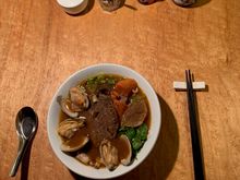 with beef shank and live clams