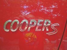 Cooper S badge