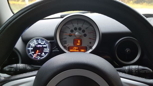 This is the second boost gauge I installed, the first one was mechanical and a different brand.