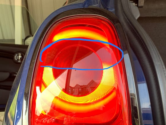 the part which is not lightning up is marked in blue circle 