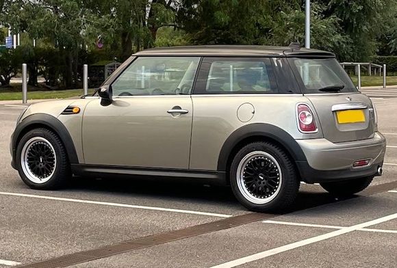 R56 with JR10 16 inch wheels on 205/50/16 tyres