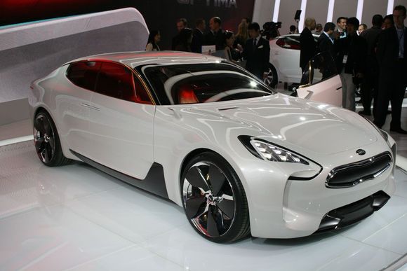 KIA GT front,