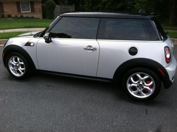 Nice side shot showing my 35% tint all the way around my Mini...