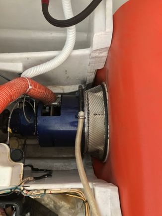 Here is the failed attempt to try to isolate the incoming
Fresh air and direct to intakes.
That is 550 degree hi temp silicone 3/8 inch thick