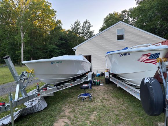 24 looks like a kayak next to the 28