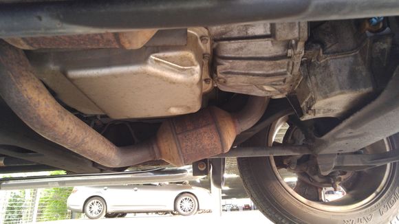 2005 GMC Sierra 1500 VHO 6.0L, the perspective is looking from the passenger side towards the driver side
