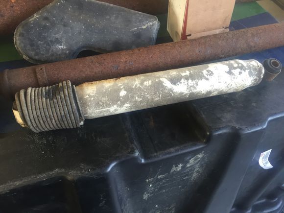 Old left shock... No rebound at all...unbolted it and it actually retracedabout an inch....not good!!!!