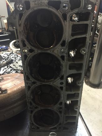 Right head no as clean and no obvious valve damage