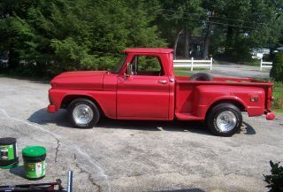 1966 stepside, 1963 T-Bird Posi rear, lowered in front, disc brakes, sway bars.