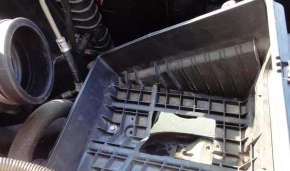 "Ram air" hole cut into the factory airbox bottom.
