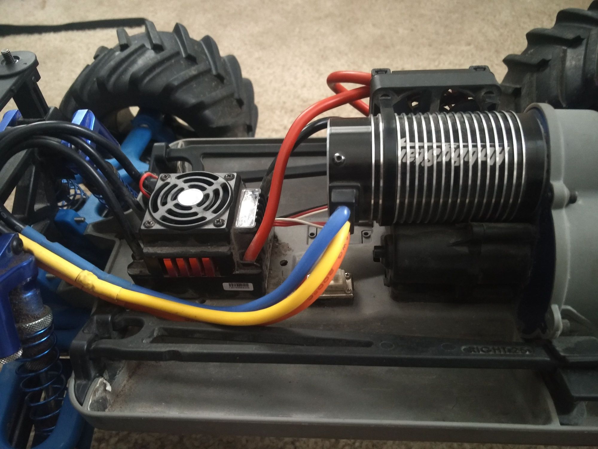 Axle Carriers For The Traxxas Revo, T-Maxx & E-Maxx - RPM R/C Products - Foto 8