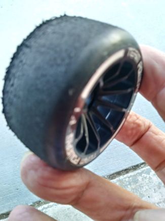 This is a team powers tire medium it only has 4 packs run time on it 10 minutes each run .in Florida hot track.what would cause this with so little run time ?