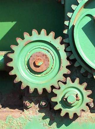 The middle medium size gear is the idler.