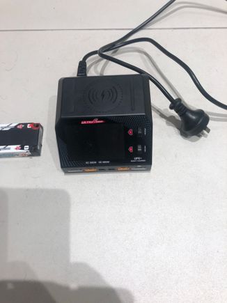 Only can charger one lipo ,  