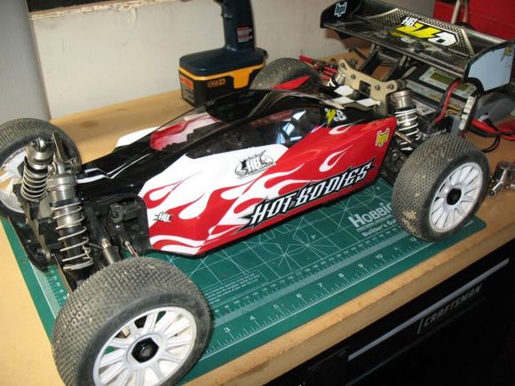Hot Bodies Ve8 w/stock chassis