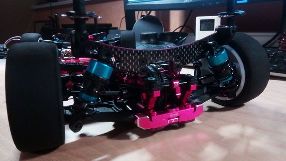 The rear shock tower for Tamiya´s 50mm dampers.