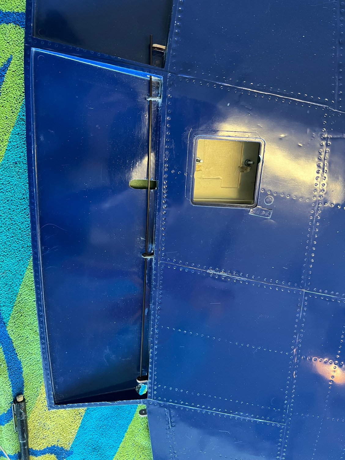 This is the left wing hinge rod that wants to install from OUSIDE the inner flap hinges.  Crazy, but works good.