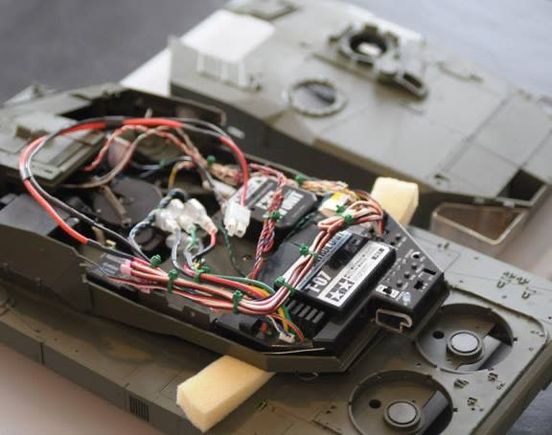 Wiring sanitation, another great reason to move the battery to the hull, plus eliminated turret sag, which will eventually occur carrying the battery, even with shims.