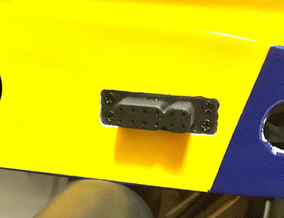 Airframe side of wing connector