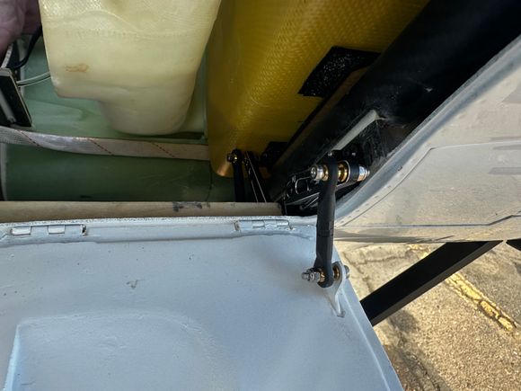 Main gear door linkage reference.