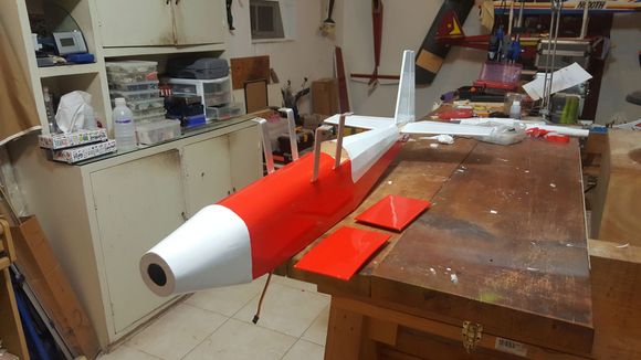 The cowling will be red.