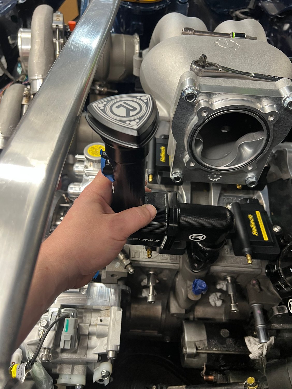 Will be just enough clearance with strut bar and oil fill neck once I move the fill neck to clear the coil.  Then I�ll build the charge pipe to clear this nicely. 
