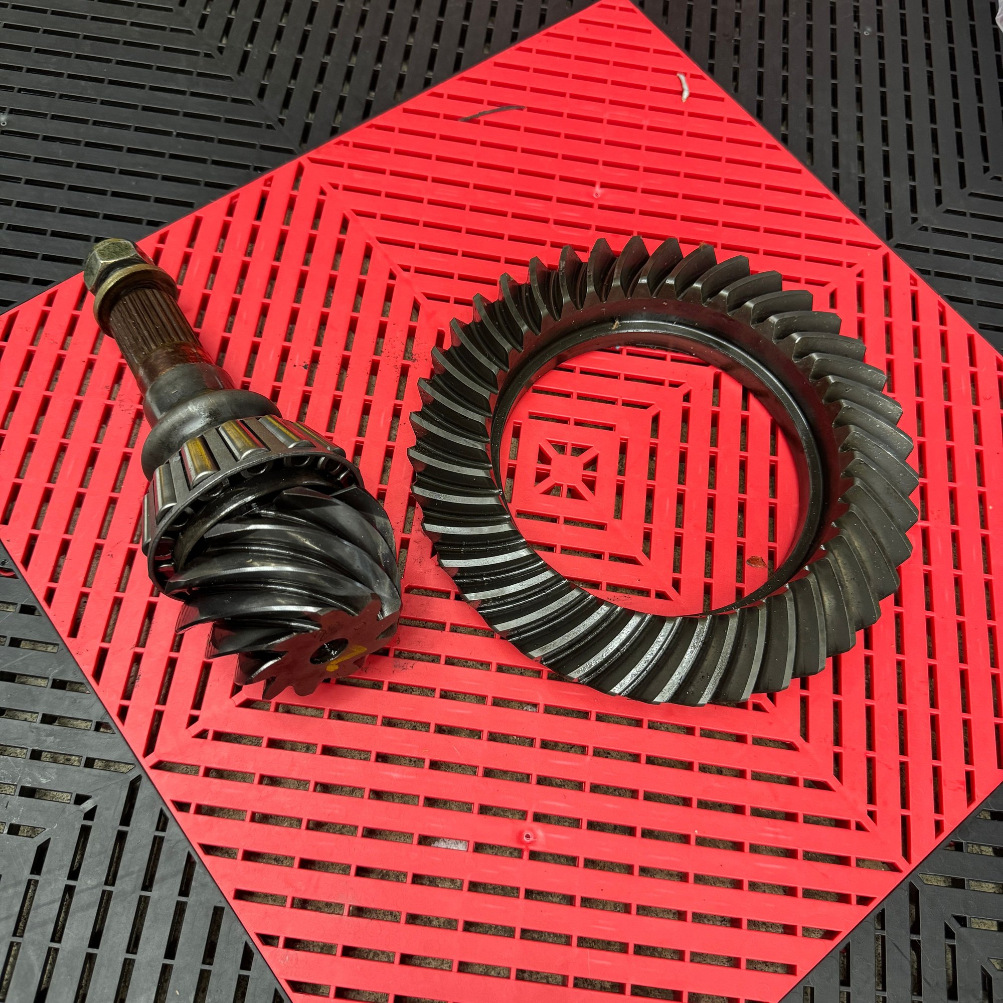 Drivetrain - 4.44 Ring and Pinion (Rear Gear) - Used - 1992 to 2002 Mazda RX-7 - Birmingham, MI 48323, United States