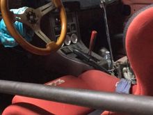 super expired sparco seat(thanks again for the killer deal corbin! 160$, w/t3 side mount bracket.
9k racing shift nob thanks to josh for his donation.
and a welded in door bar! the car is now safe for tandems!