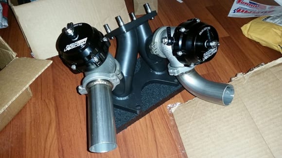 Pic of manifold/wastegates/dump tubes prior to install or use.