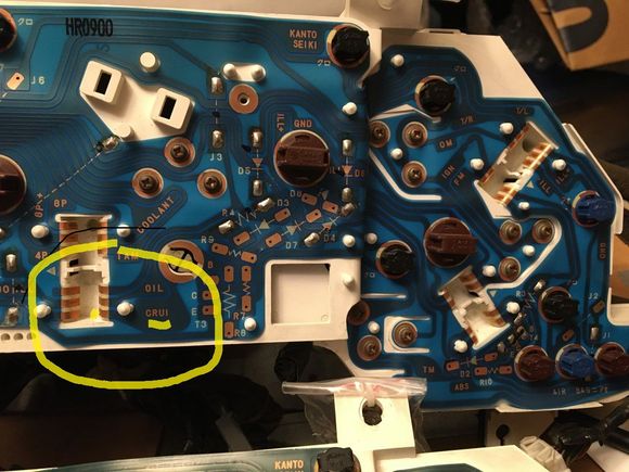 Connection point (3L) for cruise control segment on the flexiboard. . For automatic the connection is combined with the plug for the automatic indicators (normally located in the white square.)