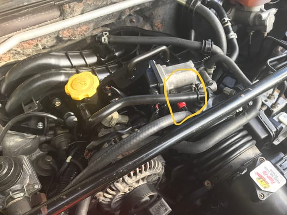 Missing hose to oil injector