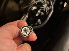 You can sort of see in this pic that there is oil in the connector.