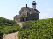 From the parking lot, along the beach and in the sand to check out the lighthouse
