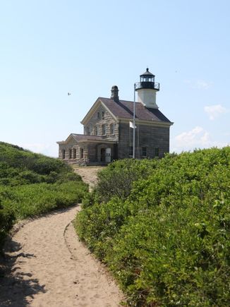 From the parking lot, along the beach and in the sand to check out the lighthouse